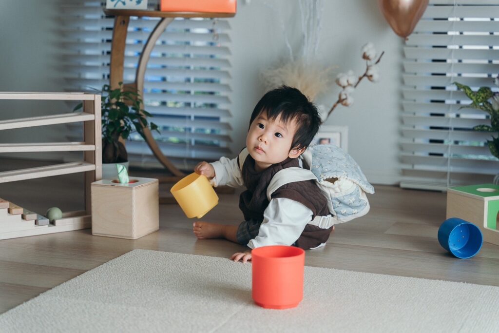 1歳バースデー。おうちで一升餅をする様子